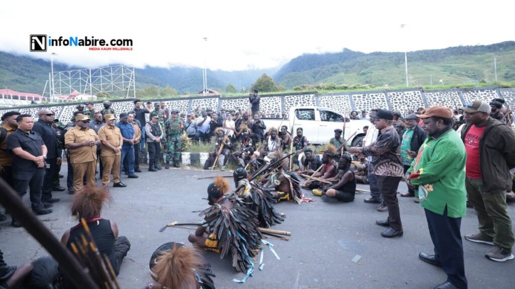 Belah Kayu Doli di Puncak Jaya, dihadiri Gubernur Papua Tengah Meki Nawipa dan dua pasangan calon Pilkada