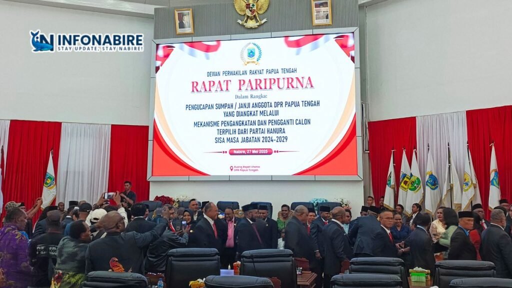 Pelantikan anggota DPR Papua Tengah dari jalur Otsus dan PAW di Nabire