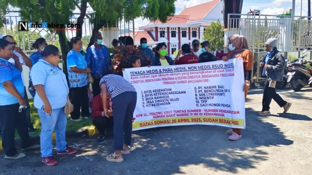Pegawai RSUD Nabire demo tuntut dana