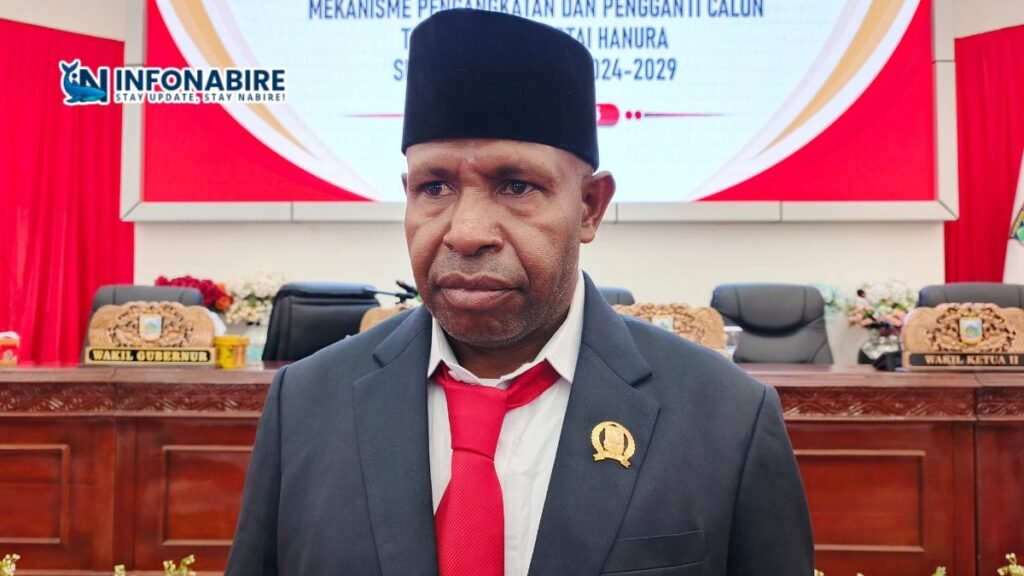 Gabriel Wakerwa usai dilantik sebagai anggota DPR Papua Tengah
