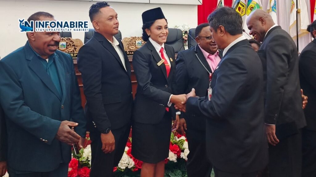 Stella Theresia Uce Misiro saat dilantik sebagai anggota DPR Papua Tengah