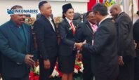 Stella Theresia Uce Misiro saat dilantik sebagai anggota DPR Papua Tengah