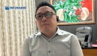 Pirly M. Momongan, Kasi Intelijen Kejari Nabire, saat memberikan keterangan di Kantor Kejaksaan Negeri Nabire, Rabu (28/05/2025).