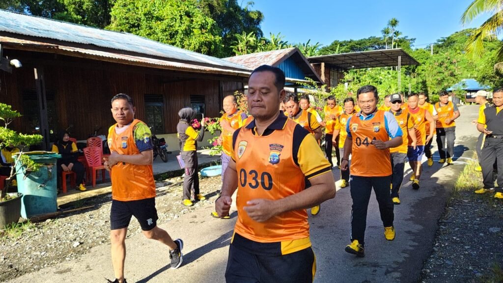 Anggota Polres Nabire saat mengikuti kesamaptaan jasmani 2025