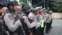 Personel Polres Nabire saat mengikuti apel cek pengamanan kelulusan SMA SMK di Nabire
