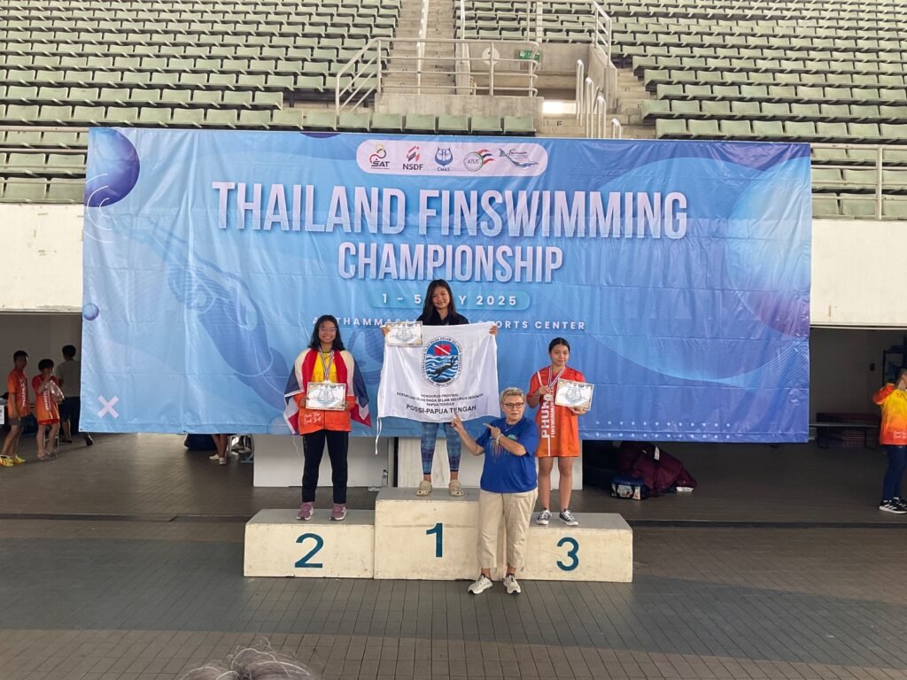 Lely Papua Tengah di podium SEA WAVE Thailand 2025 bersama juara lainnya