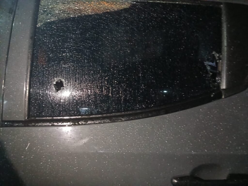 GALERI FOTO: Mobil Dinas Polres Nabire Rusak Dilempari Saat Amankan Kericuhan Pasar Kartum 5 GALERI FOTO: Mobil Dinas Polres Nabire Rusak Dilempari Saat Amankan Kericuhan Pasar Kartum
