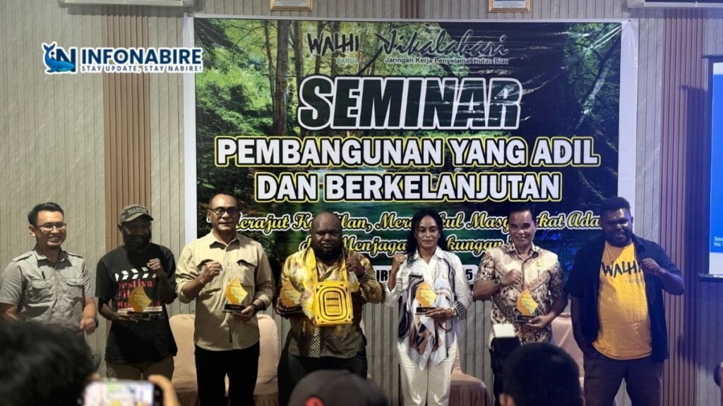 Stela Misiro saat menyampaikan pandangannya dalam seminar WALHI Papua