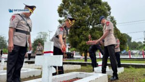 Polda Papua Tengah Ziarah ke Taman Makam Pahlawan Jelang Hari Bhayangkara ke-79