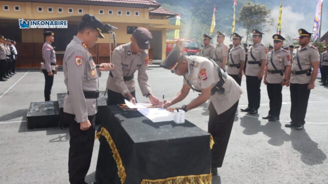 Kapolres Puncak Jaya AKBP Achmad Fauzan pimpin pengukuhan pejabat utama Polres