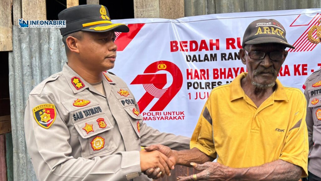 Menjelang Hari Bhayangkara ke-79, Polres Nabire membedah rumah pensiunan Polri Godlif Sadi.