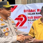Menjelang Hari Bhayangkara ke-79, Polres Nabire membedah rumah pensiunan Polri Godlif Sadi.