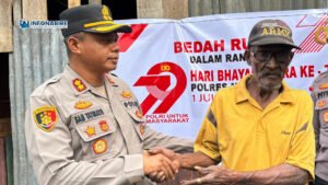 Terharu, Pensiunan Polri Dapat Bantuan Bedah Rumah dari Polres Nabire