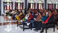 Bupati Nabire Mesak Magai didampingi istri Mince F. Magai Reprep