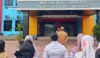 Bupati Nabire Mesak Magai saat memimpin apel pagi RSUD Nabire di hadapan staf, Senin 2 Juni 2025