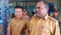 Bupati Nabire Mesak Magai menyampaikan keterangan terkait RSUD Nabire, Senin 2 Juni 2025