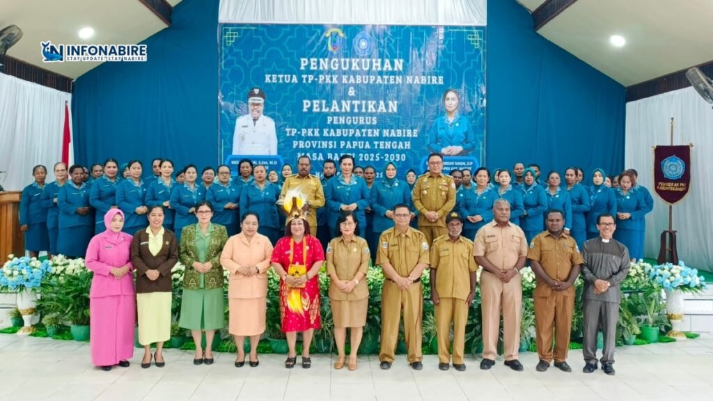 Mince Magai Reprep dikukuhkan sebagai Ketua TP PKK Kabupaten Nabire di Aula GKI Maranatha