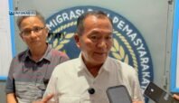 Kakanwil Ditjenpas Papua Feri Johanes saat memberikan keterangan didampingi Kalapas Nabire, usai razia di Lapas Kelas IIB Nabire