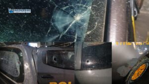 GALERI FOTO: Mobil Dinas Polres Nabire Rusak Dilempari Saat Amankan Kericuhan Pasar Kartum