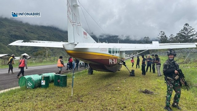 Pesawat Alda Air dengan nomor registrasi PK-DLA mengalami pecah ban saat mendarat di Bandara Mulia, Kamis (10/7/2025) pagi.