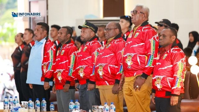 Gubernur Papua Tengah Lepas 370 Kontingen Fornas VIII ke NTB