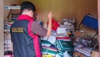 Tim Kejari Nabire geledah kantor DPRK Nabire terkait dugaan korupsi