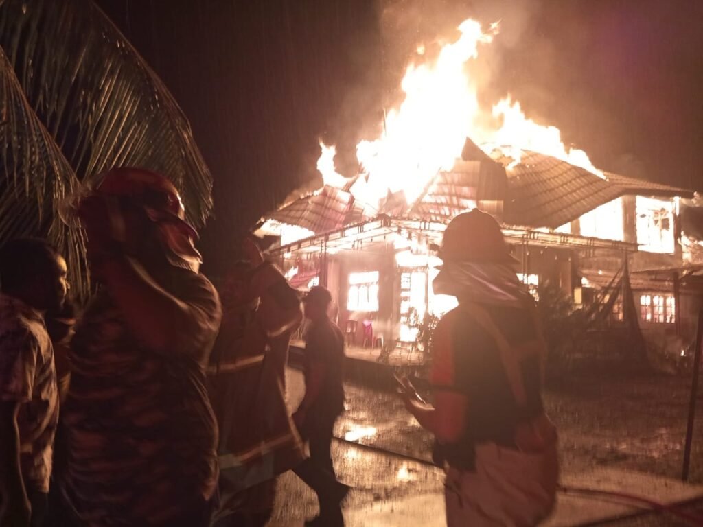 INI Penyebab Kebakaran Rumah 2 Lantai di Kalisusu Nabire, Petugas Sempat Pingsan Hirup Asap