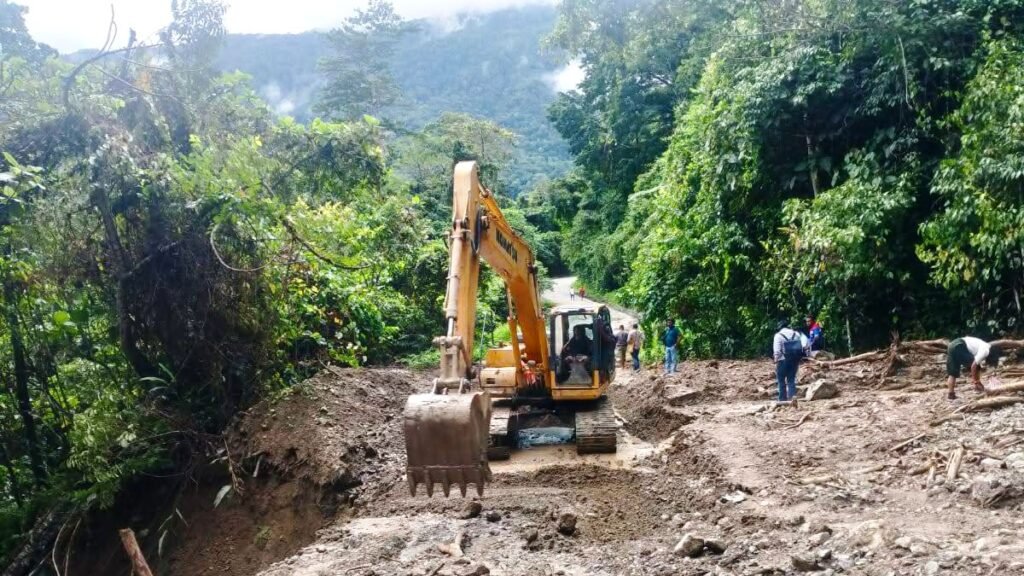 Percepat Perbaikan Longsor, Bupati Dogiyai Siapkan 2 Excavator dan 8 Drum Solar