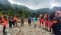 Basarnas Nabire Lakukan Pencarian Pria Diduga Hanyut di Sungai KM 95 Siriwo