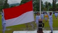 Upacara HUT ke-80 RI di Nabire Penuh Haru, Paskibra Tetap Tegap di Lapangan Berlumpur