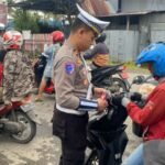 Satlantas Polres Nabire Bagi 200 Bendera Merah Putih di Lampu Merah, Ini Pesan yang Disampaikan