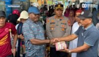 Bupati Nabire Serahkan Bantuan Rp150 Juta untuk Korban Kebakaran Smoker Bawah