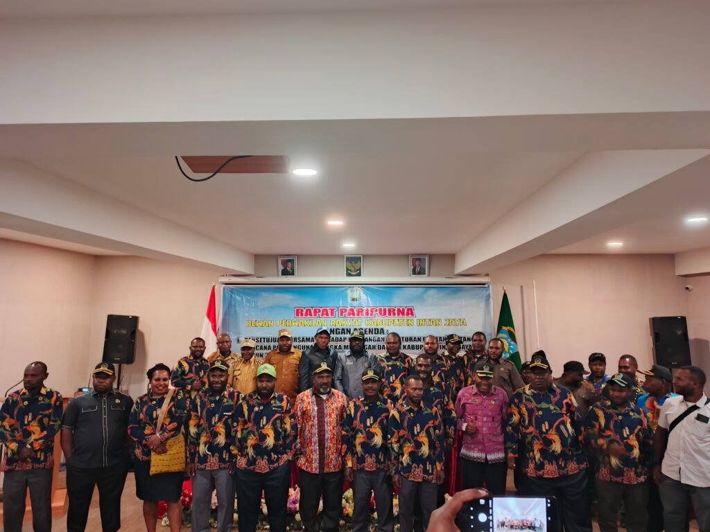 Bupati Intan Jaya Aner Maisini