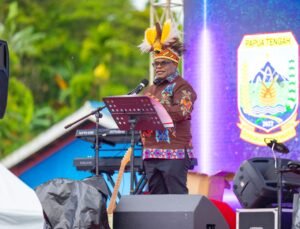 Gubernur Meki Nawipa Buka Festival Budaya Pelajar Papua Tengah
