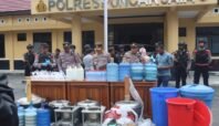 Polres Puncak Jaya Ungkap 110 Liter Miras Oplosan Siap Edar