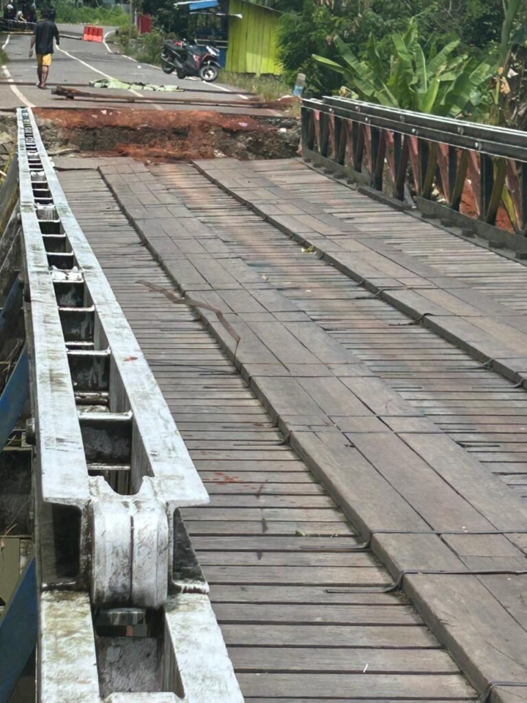 Jembatan Siriwini Rusak Tak Kunjung Diperbaiki, Warga Minta Pemerintah Cari Solusi: Kasihan Anak-anak Sekolah Harus Putar Jauh