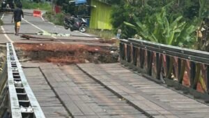 Jembatan Siriwini Rusak Tak Kunjung Diperbaiki, Warga Minta Pemerintah Cari Solusi: Kasihan Anak-anak Sekolah Harus Putar Jauh
