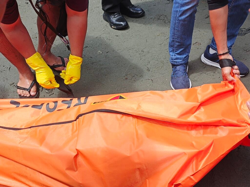 Mayat Pria Ditemukan di Pantai Smoker Nabire, Diduga Korban Penyakit Stroke