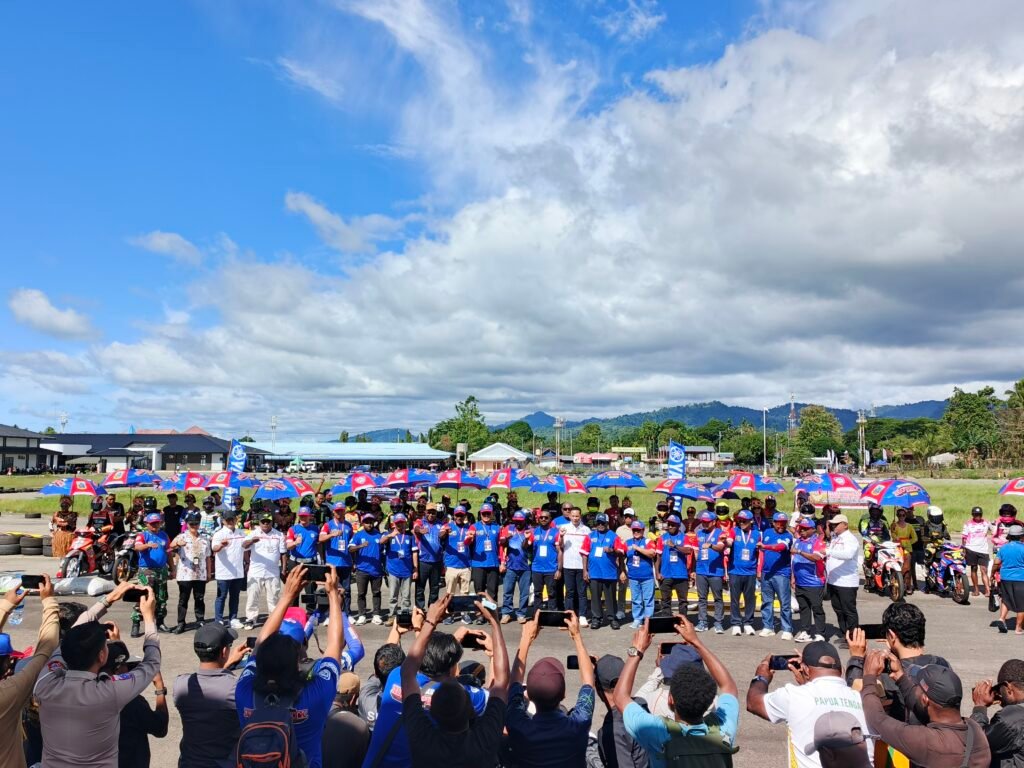 Gubernur Papua Tengah Buka Kejurnas Motorprix Seri 2 Region E 2025