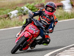 Rider Asal Jayapura Alami Cedera Serius Usai Crash di Hari Pertama Kejurnas Motoprix Papua Tengah