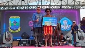 Wakil Bupati Nabire Hadiri Penutupan Festival Budaya Pelajar 2025, Nabire Juara Stand Terbersih