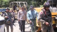 Kapolda Papua Tengah Tinjau Longsor KM 139 yang Putuskan Jalur Nabire-Paniai