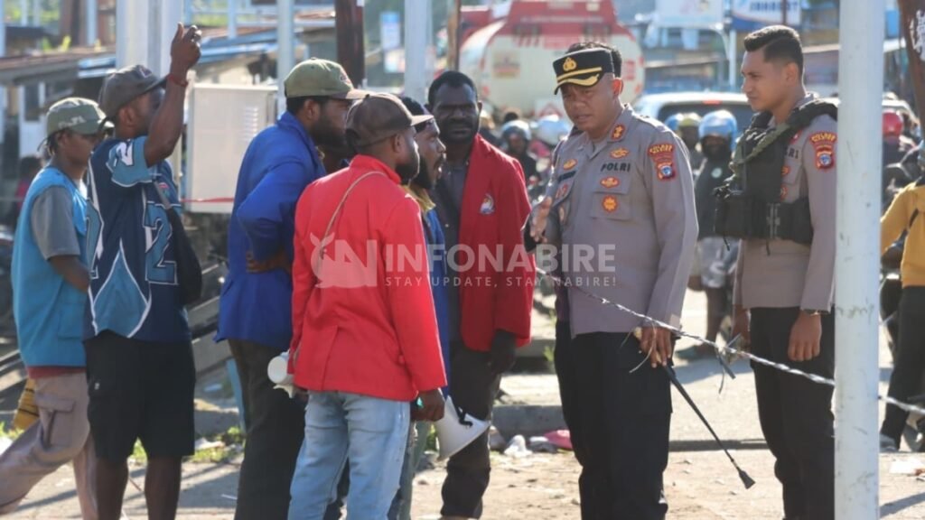 Kapolres Nabire Turun ke Jalan, Pastikan Aksi Mimbar Bebas Berjalan Aman