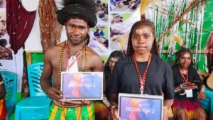 Pelajar Puncak Jaya Ungkap Rasa Syukur Usai Terima Doorprize Redmi Pad 2 di Festival Budaya