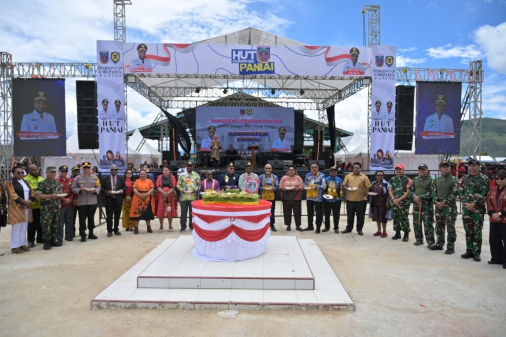 Wagub Deinas Geley Ajak Warga Bersatu Bangun Paniai