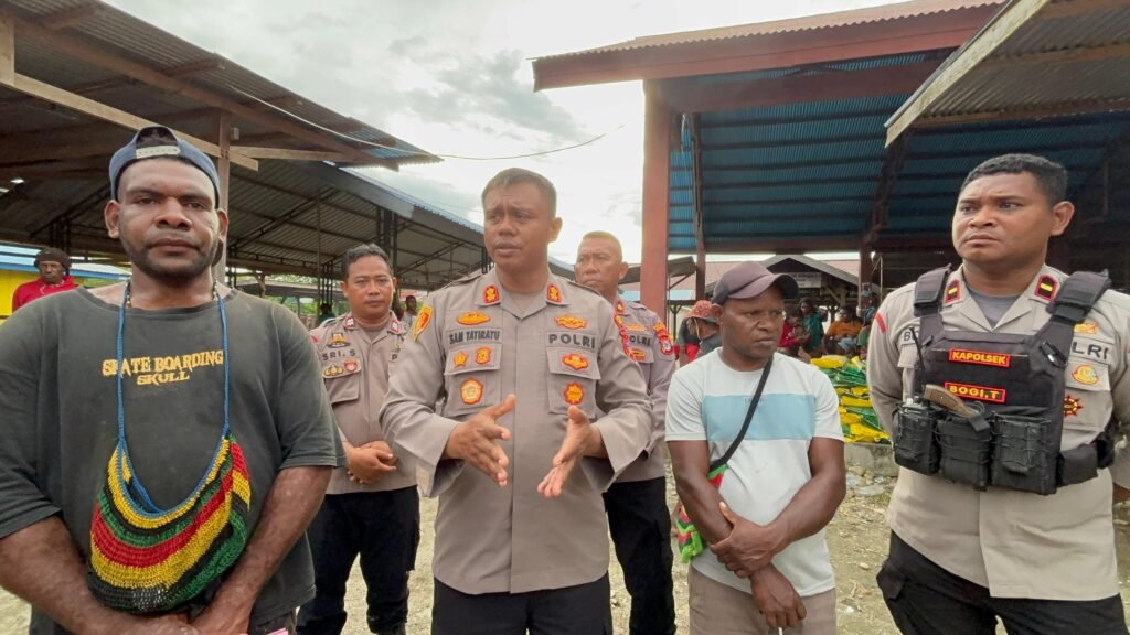 Polres Nabire Salurkan Bansos untuk Korban Banjir di Distrik Wanggar dan Yaro