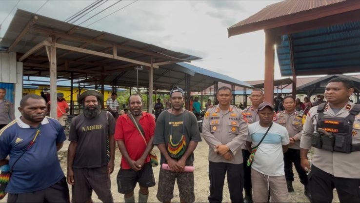Polres Nabire Salurkan Bansos untuk Korban Banjir di Distrik Wanggar dan Yaro