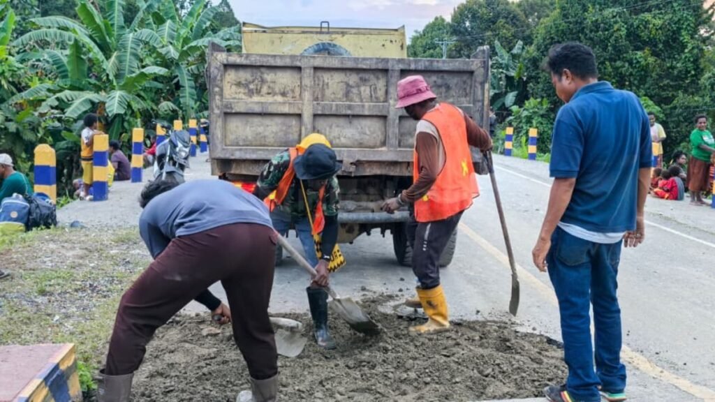 Dua Titik Jalan Amblas di Wanggar Langsung Diperbaiki, Mobilitas Warga Kembali Normal