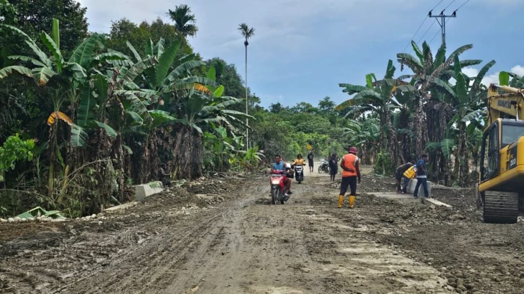 Dua Titik Jalan Amblas di Wanggar Langsung Diperbaiki, Mobilitas Warga Kembali Normal