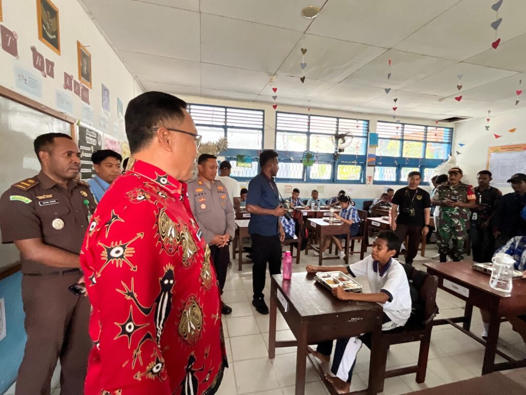 Program MBG Resmi Launching di SMP N 1 Nabire